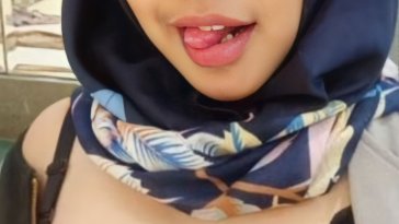 Stw jilbab toket hitam