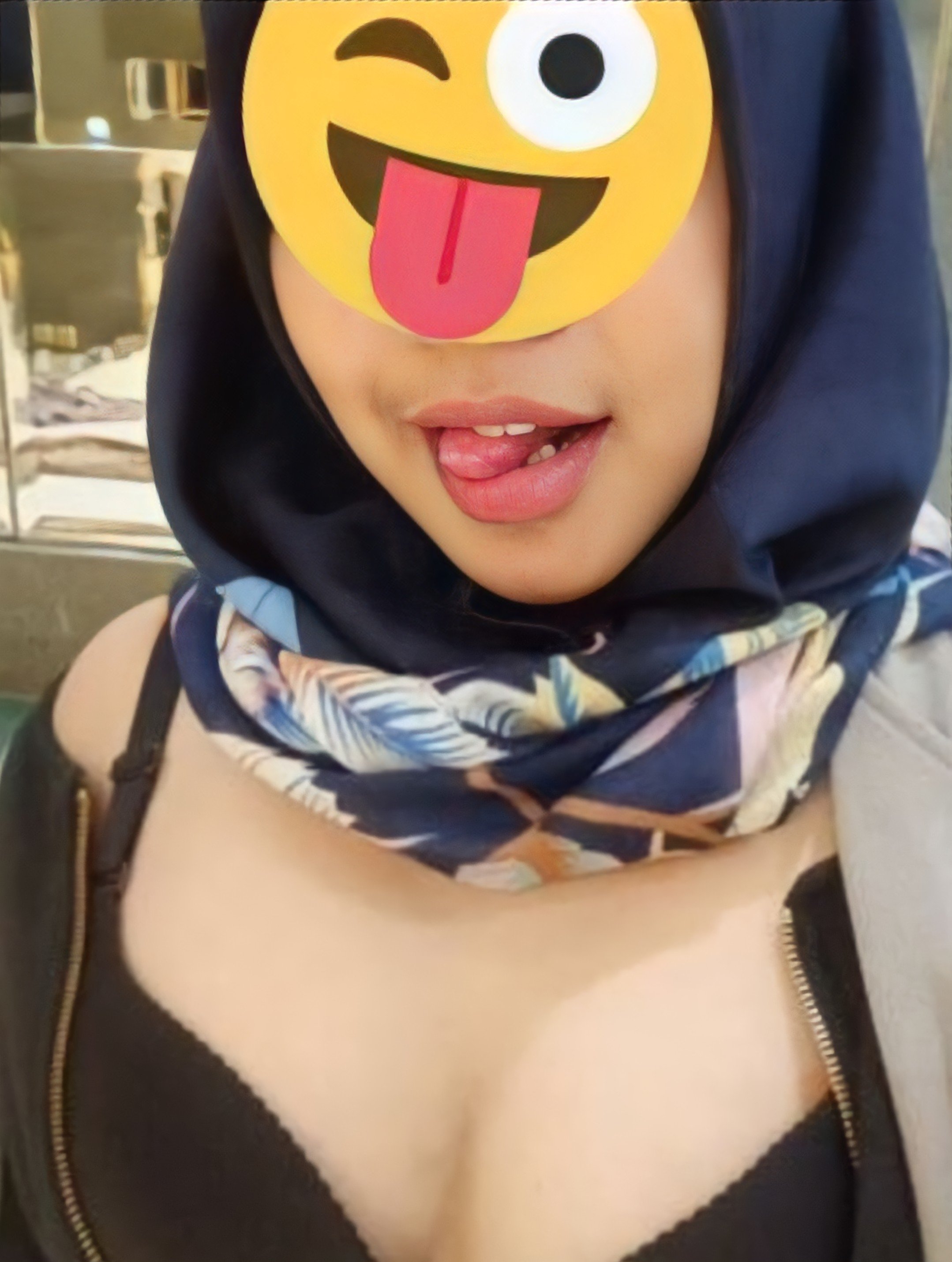 Stw jilbab toket hitam